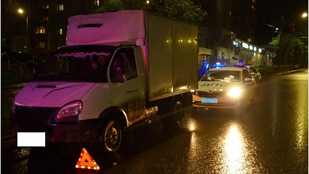 На Октябрьском проспекте иномарка наехала на пешехода, запнувшегося о буксировочный трос