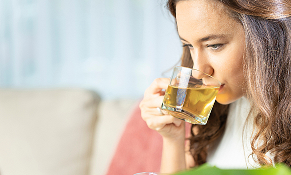 Зелёный чай и другие напитки, которые естественным образом снизят уровень гормона стресса