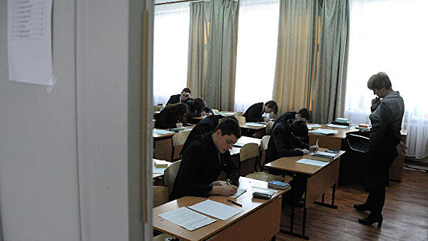 В Приморье уже несколько месяцев не могут найти учителя по русскому языку