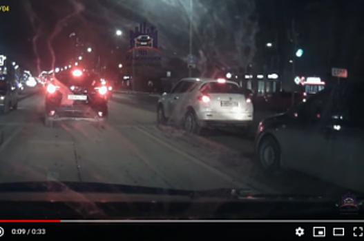 В Красноярске иномарка вылетела на остановку с людьми