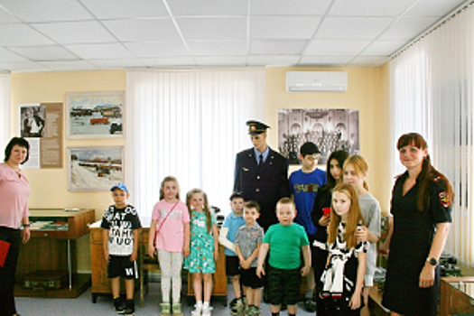 В Самарской области полицейские и общественники поздравили ребят с Международным днем защиты детей