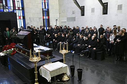 Бурунов выразил соболезнования на прощании с Романом Поповым