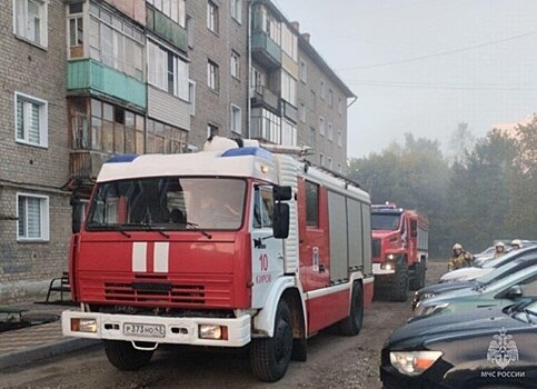 20 пожарных тушили квартиру на Комсомольской