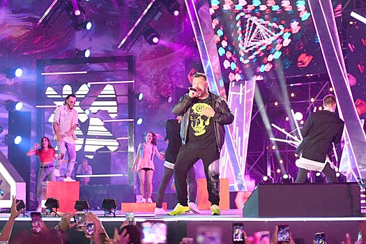 Названы самые дорогие артисты на новогодних корпоративах