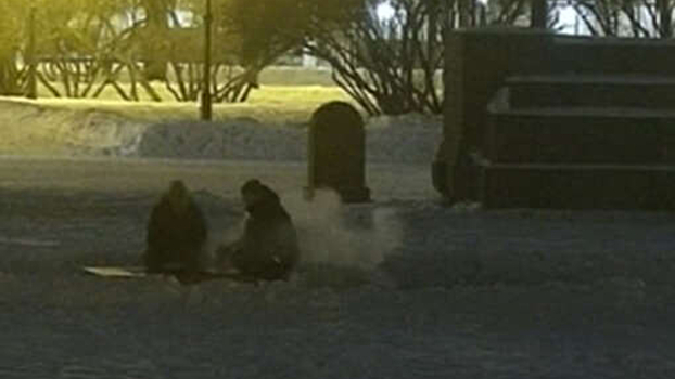 Мужчина потушил Вечный огонь на Марсовом поле и не смог объяснить, зачем