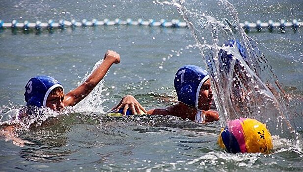 Керчь начала праздновать День рыбака с соревнований по водному поло