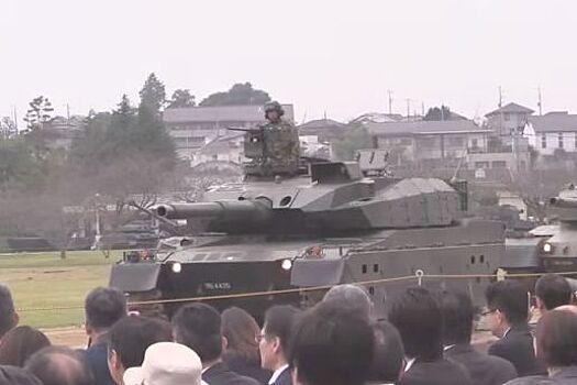 Возможности новейшего японского танка показали с помощью бокала вина
