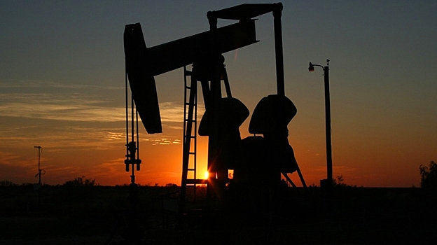 Минэкономразвития прогнозирует падение цен на нефть и рост курса доллара