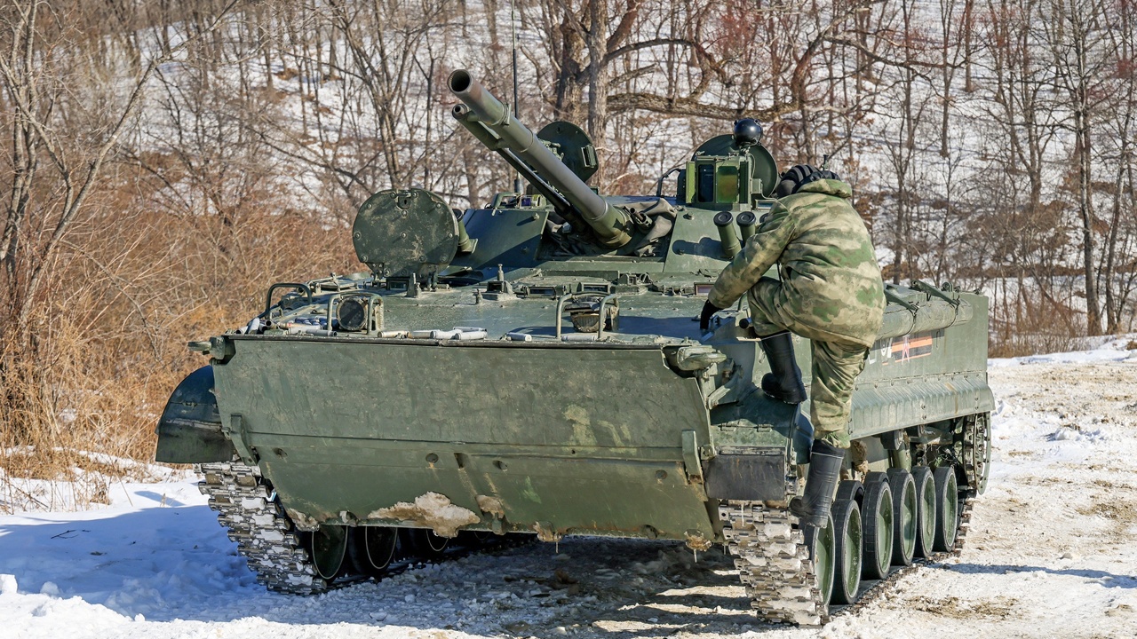 Бронебойные 30-мм снаряды БМП-3 насквозь прошивают боевые машины пехоты  Bradley - Рамблер/новости