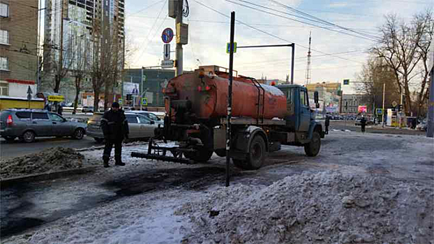 Ремонт улицы Ватутина уходит в зиму — мэрия отказывается принимать часть работ