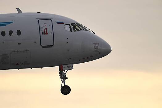 Российский самолет с пассажирами на борту прервал взлет из-за обледеневшего носа