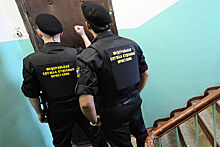 «Незаконно!» Юрист о проникновении приставов в квартиры россиян