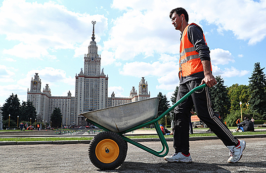 Мигранты в России зарабатывают больше местных жителей?