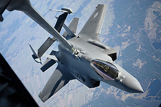 В США объяснили преимущество F-35 перед Су-57 в Европе