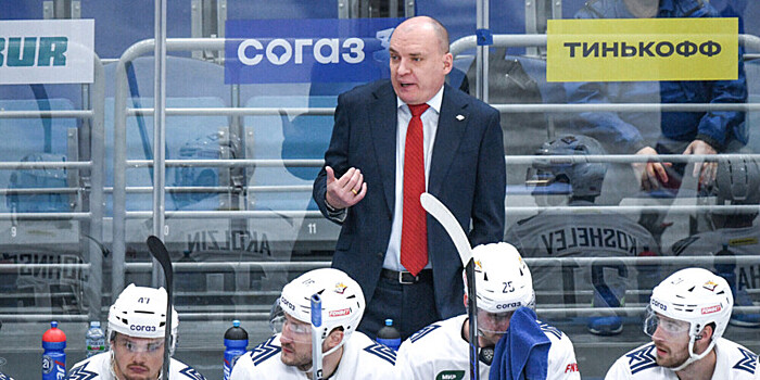 «Разин — хороший и опытный тренер, мы стараемся ему помогать» — хоккеист «Металлурга» Коробкин