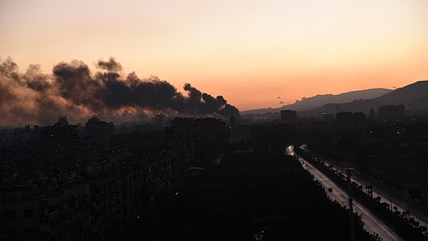В Дамаске на шоссе Аль-Маззе неизвестные взорвали автомобиль