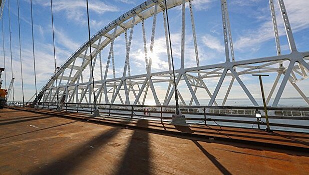 Мост в Крым строит команда из более чем 13 тысяч человек