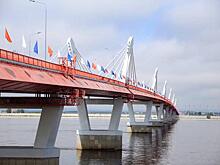 Более 120 транспортных средств проехали по мосту между РФ и КНР за две недели эксплуатации