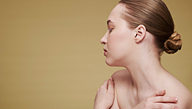 Хирург рассказала, почему появляется второй подбородок