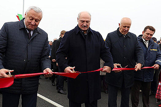 Лукашенко открыл реконструированный мост через Припять