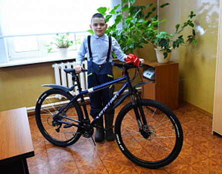 Полицейские НАО исполнили заветную мечту 10- летнего мальчика из села Ома в рамках акции «Елка желаний»