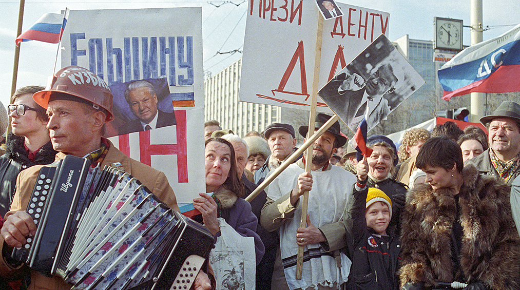 Сторонники Бориса Ельцина на Пушкинской площади в Москве, 21 апреля 1993 года