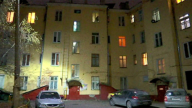 Друзья выгнавших ребенка полуголым в подъезд в Подольске утверждают, что мальчика в семье никто не обижал