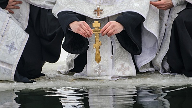 Крещенские купания. Мнение священника