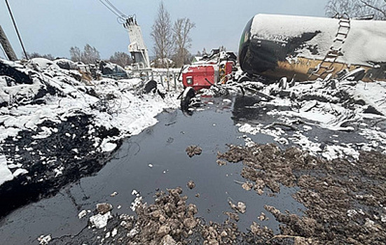 Площадь разлива мазута под Пензой из-за ЧП составила 1 тыс. кв. м