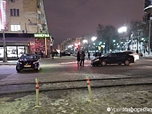 В центре Екатеринбурга в час пик разбились две иномарки
