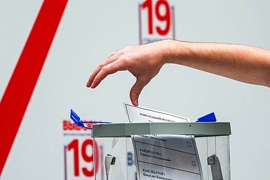 Олимпийский чемпион Александр Легков проголосовал на выборах в Госдуму