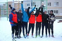 Сугробы и мяч. В Ханты-Мансийске сыграли в футбол на снегу