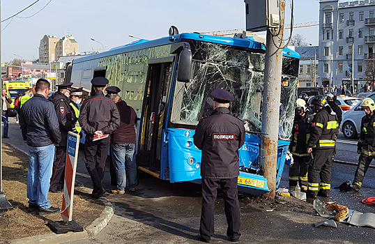 Дептранс: предварительная причина ДТП с автобусом в Москве — инфаркт у водителя