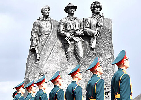 Военнослужащие ЮВО в горных селениях Северного Кавказа и Закавказья привели в порядок памятники и мемориалы Великой Отечественной войны