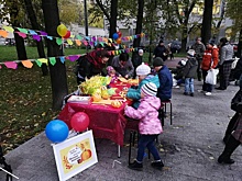 Тыквы из бумаги смастерили участники праздника на Шарикоподшипниковской