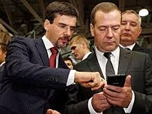 Медведев не будет пользоваться подаренным ему российским смартфоном