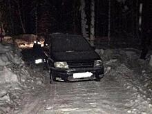 В Свердловской области пьяный мужчина погиб под колесами своего авто после купания в проруби