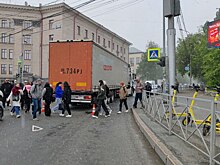 В Новосибирске грузовик насмерть сбил пенсионерку на «зебре»