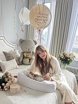 Анатолий Руденко забрал жену Елену Дудину с новорождённым сыном из роддома