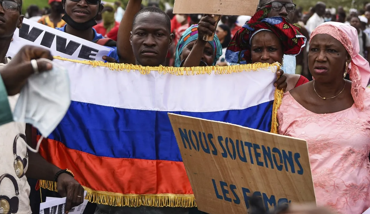 Митинги с портретами Путина в Конго: чего добиваются пророссийски настроенные африканцы