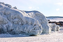 На Байкале открылся фестиваль ледяных скульптур. Среди персонажей - драконы, гномы, мудрый ворон Кутх