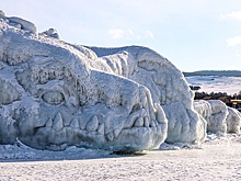 На Байкале открылся фестиваль ледяных скульптур. Среди персонажей - драконы, гномы, мудрый ворон Кутх