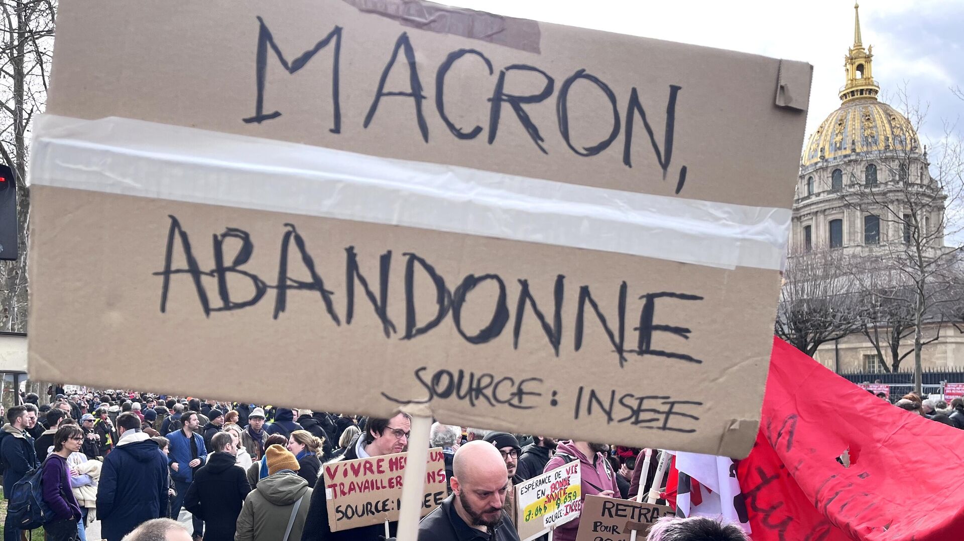 Во Франции начался третий день протестов против пенсионной реформы