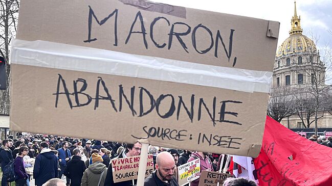 Во Франции начался третий день протестов против пенсионной реформы