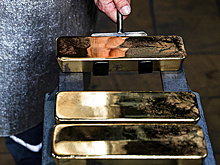 Стоимость фьючерса на золото поднялась выше $4 050 впервые с 30 октября