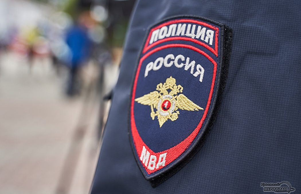 Полицейский автозак стал участником тройного ДТП в Свердловской области