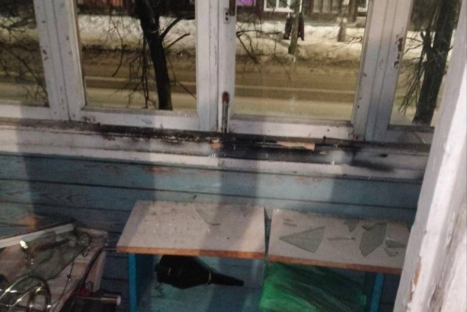 Разбитые коммунальщиками окна в квартире восстановили в Нижнем Новгороде