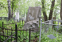 Могила автора текста «Уральской рябинушки» заброшена