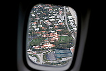 Стюардесса предупредила об опасности сидения у окна в самолете