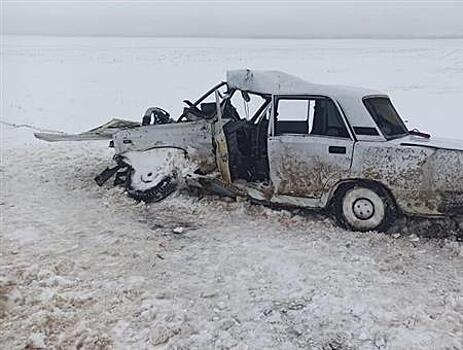 Под Сызранью столкнулись ВАЗ и грузовик Scania